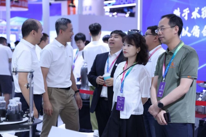 周末沸腾！机器人“全明星阵容”大聚会 百家上市公司参展 王兴兴：上市是宇树的高考