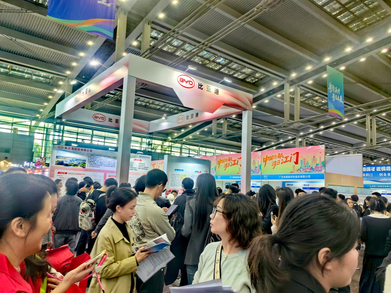 携3000余岗+链上数十家企业“组团”揽才,比亚迪专区热度爆棚