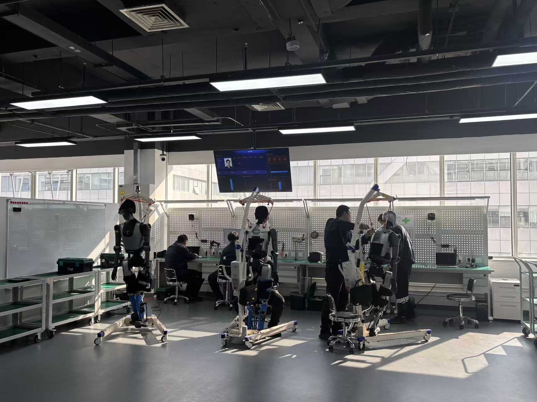 打通量产“最后一公里” 北京首个人形机器人中试验证平台正式启动