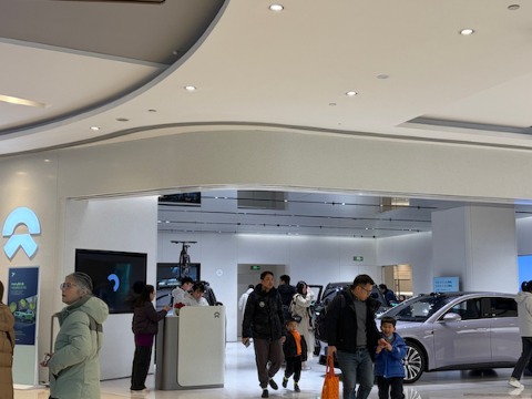 节假日消费观察 | “试驾排到凌晨一两点” 20余家车企推购置税托底吸引客流