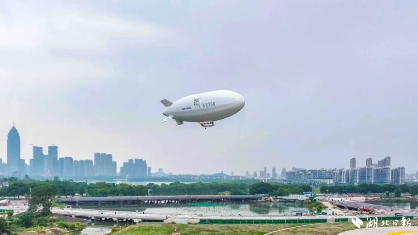国产载人飞艇祥云AS700!完成全国首次载人飞艇商业飞行