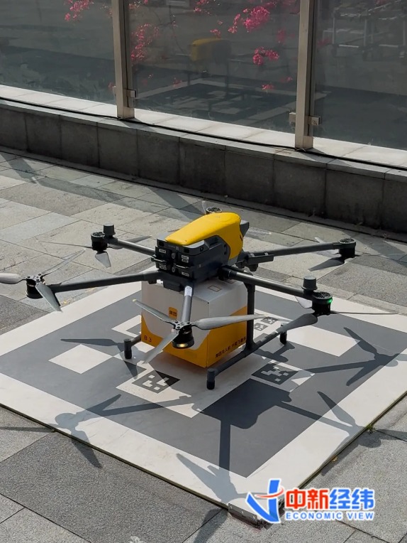 这个春节天上很忙!“除夕夜要盯到最后一单送完”